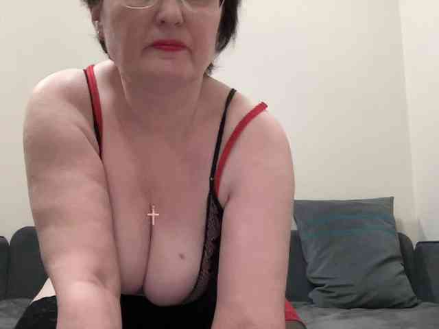 HotMilfPussy webcam