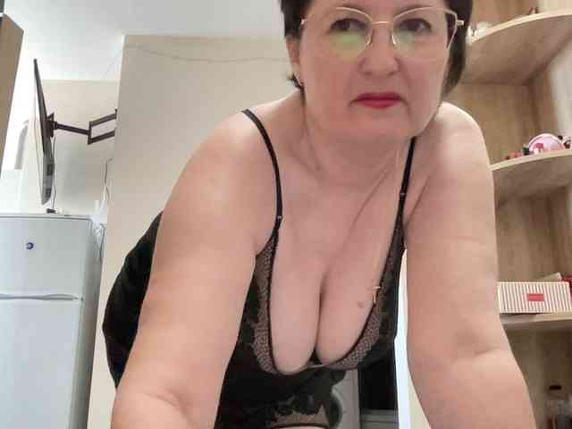 HotMilfPussy webcam