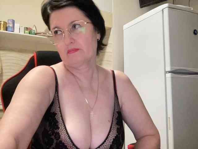 HotMilfPussy webcam