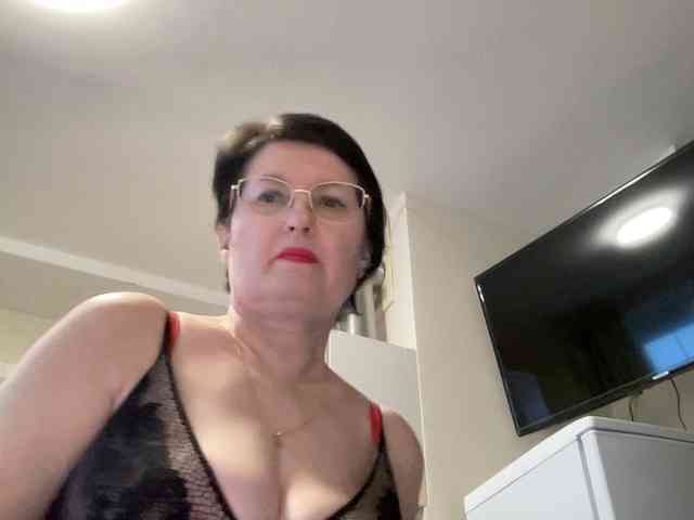 HotMilfPussy webcam