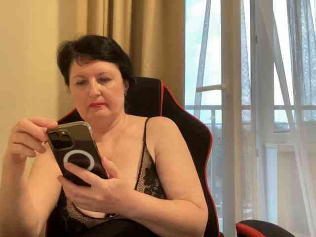 HotMilfPussy webcam
