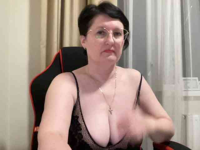 HotMilfPussy webcam