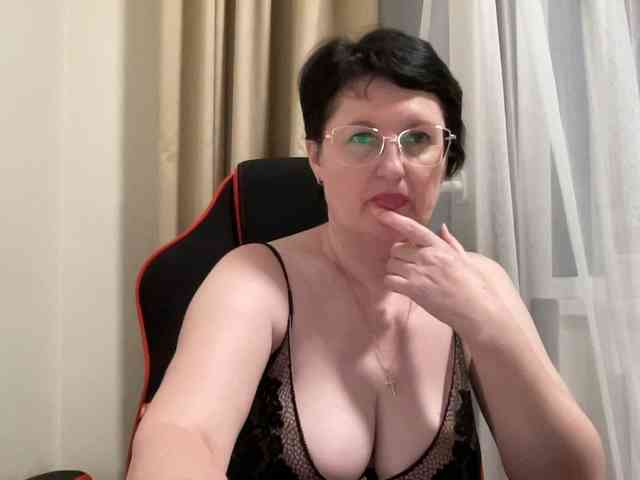 HotMilfPussy webcam