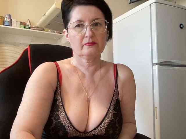 HotMilfPussy webcam