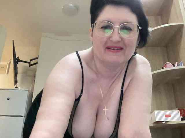 HotMilfPussy webcam