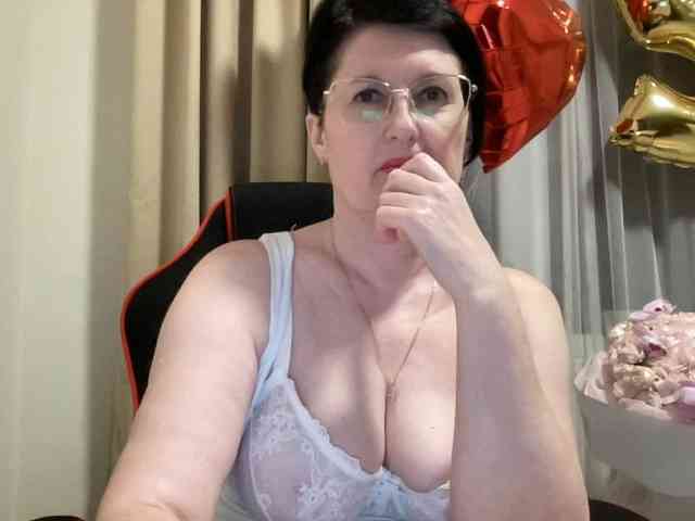 HotMilfPussy webcam