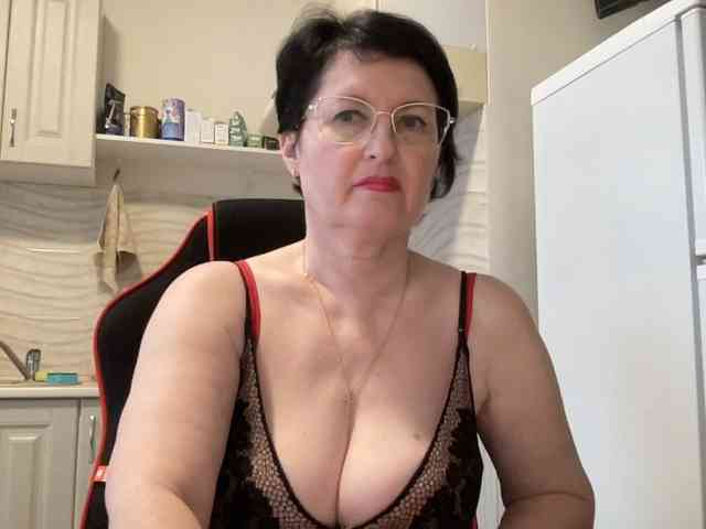 HotMilfPussy webcam