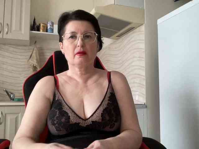 HotMilfPussy webcam