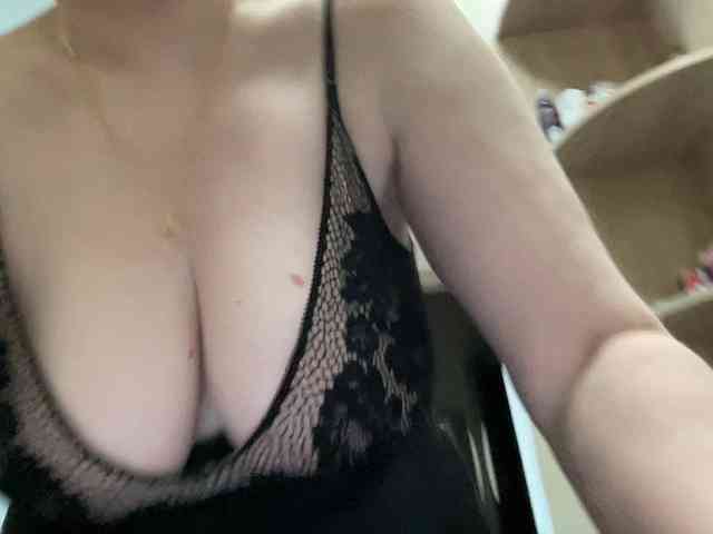 HotMilfPussy webcam