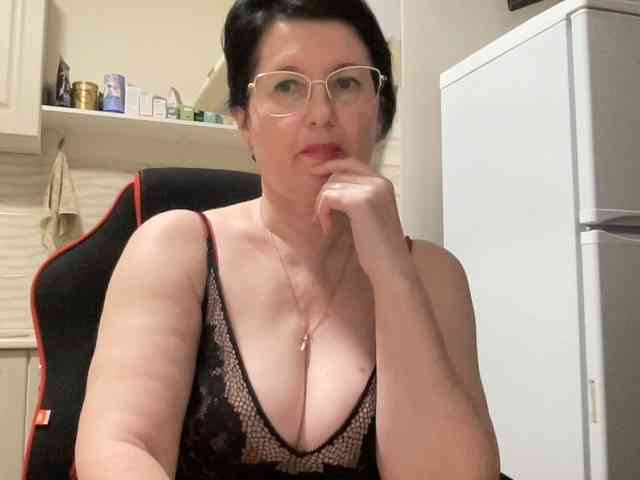 HotMilfPussy webcam