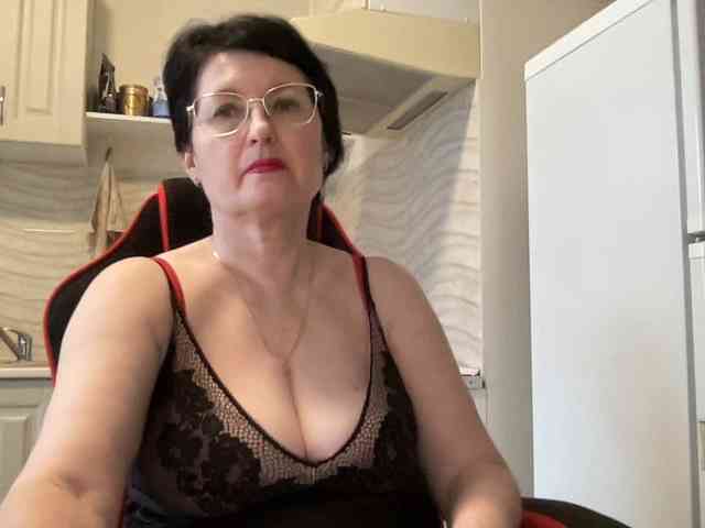 HotMilfPussy webcam