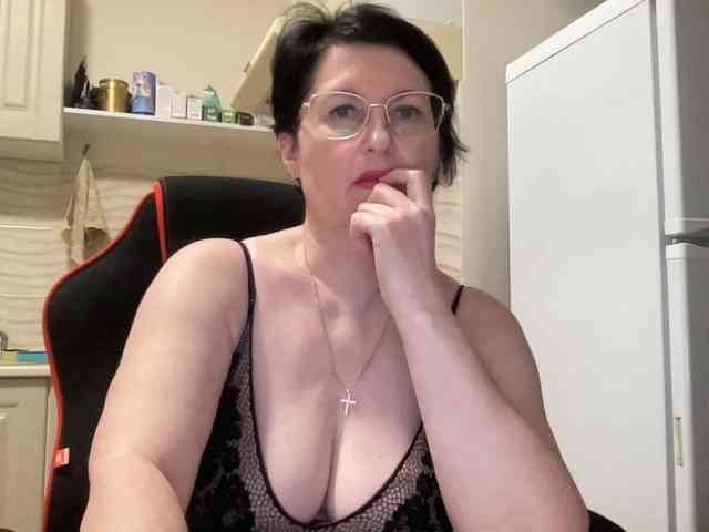 HotMilfPussy webcam