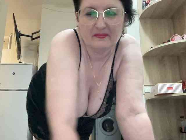 HotMilfPussy webcam
