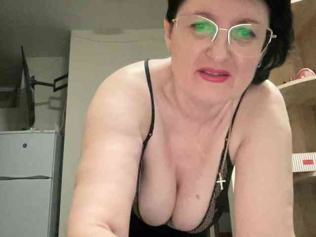 HotMilfPussy webcam