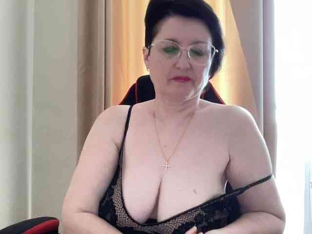 HotMilfPussy webcam