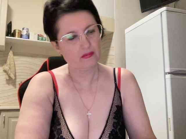 HotMilfPussy webcam