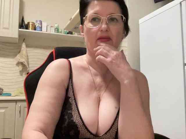 HotMilfPussy webcam