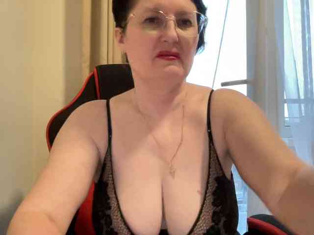 HotMilfPussy webcam