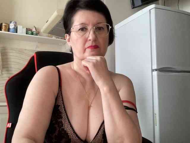 HotMilfPussy webcam
