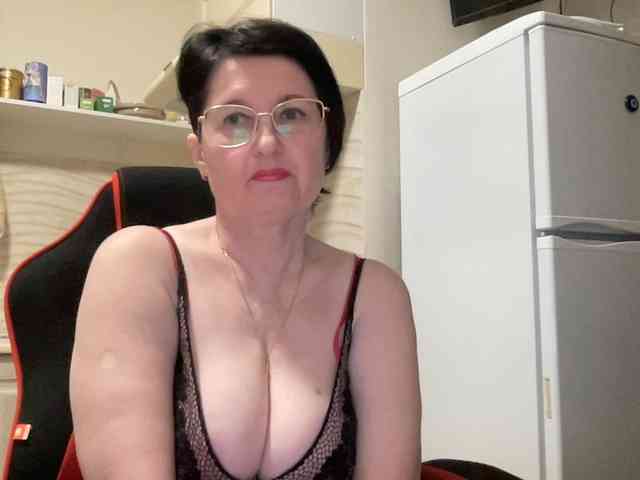 HotMilfPussy webcam