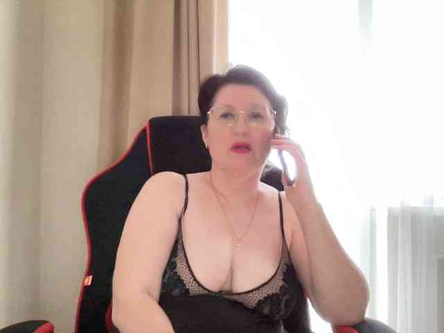 HotMilfPussy webcam