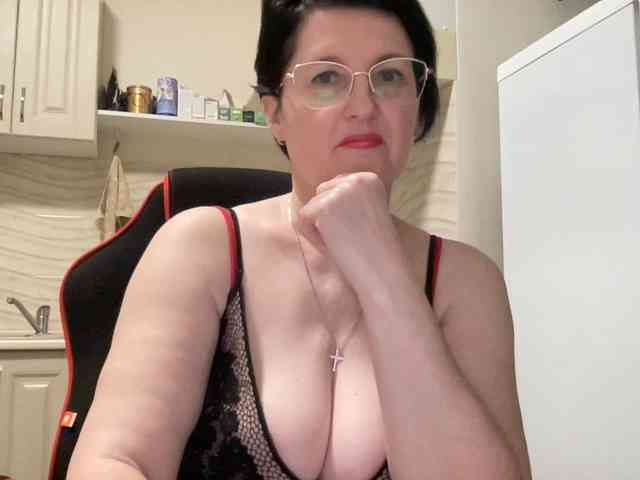 HotMilfPussy webcam
