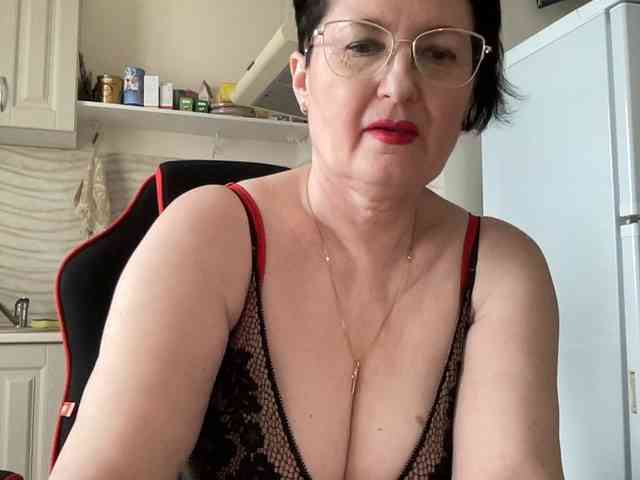 HotMilfPussy webcam