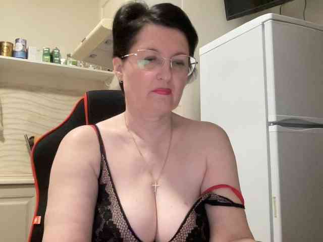 HotMilfPussy webcam