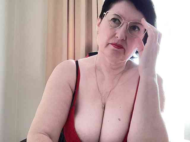 HotMilfPussy webcam