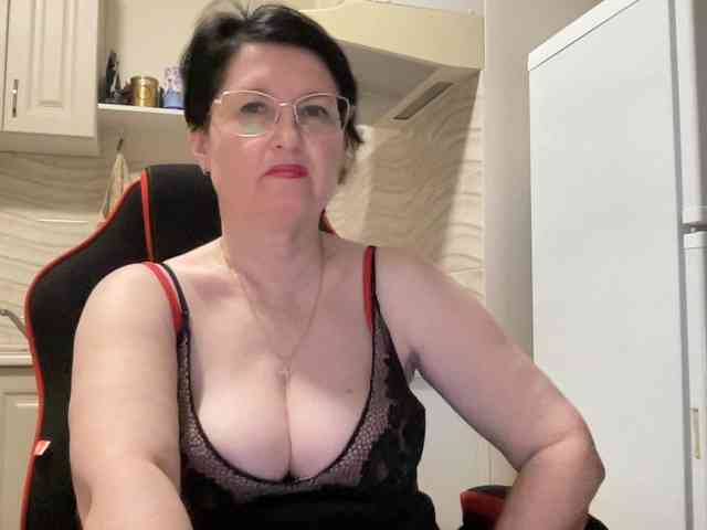 HotMilfPussy webcam