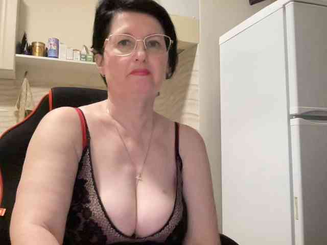 HotMilfPussy webcam