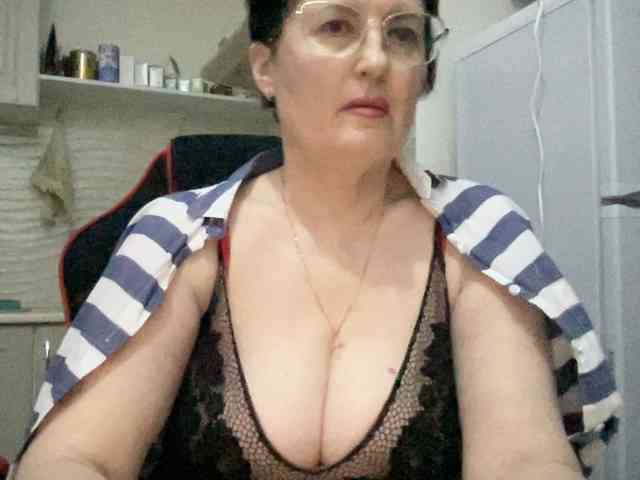 HotMilfPussy webcam
