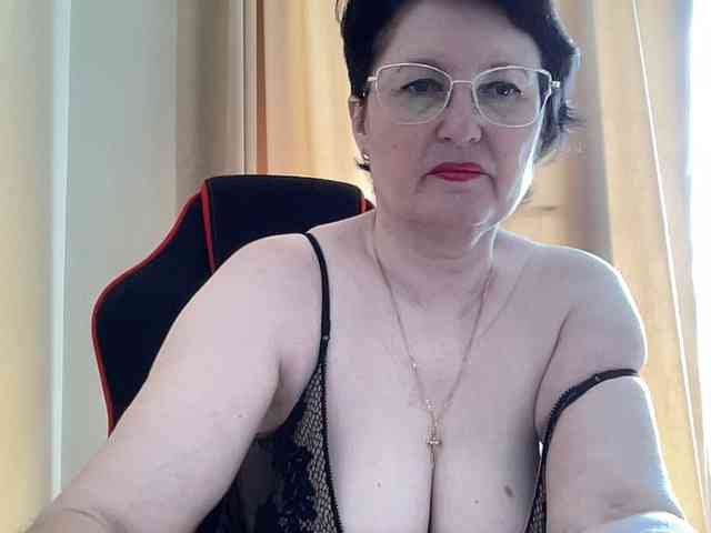HotMilfPussy webcam