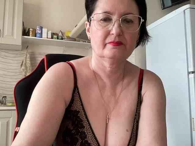 HotMilfPussy webcam