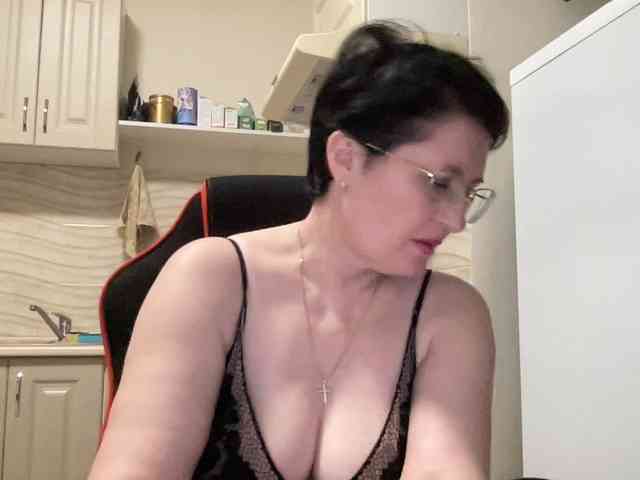 HotMilfPussy webcam