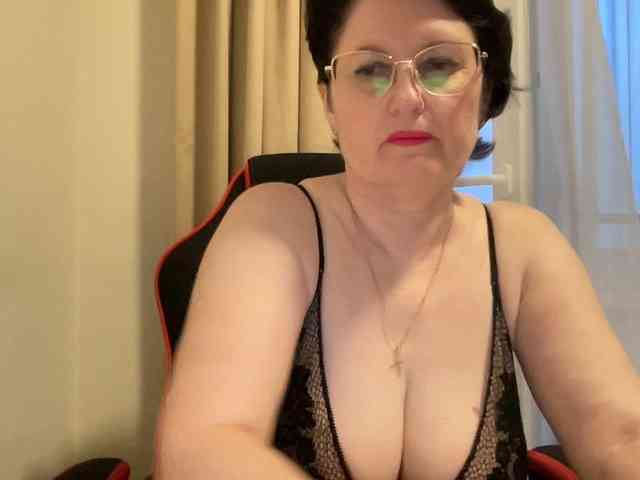 HotMilfPussy webcam