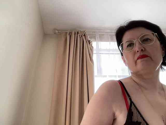 HotMilfPussy webcam