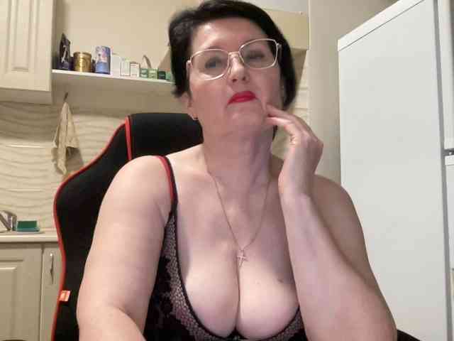 HotMilfPussy webcam