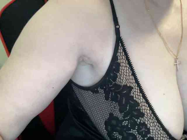 HotMilfPussy webcam