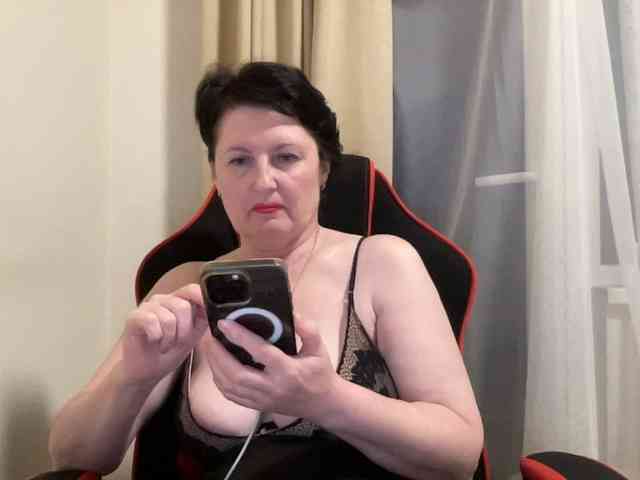 HotMilfPussy webcam