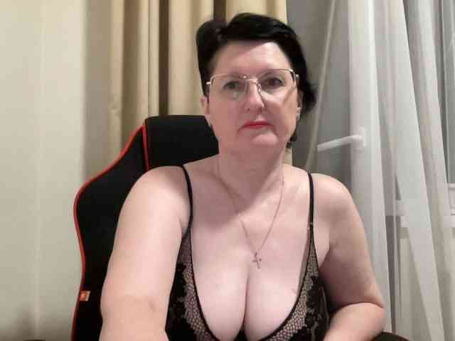 HotMilfPussy webcam
