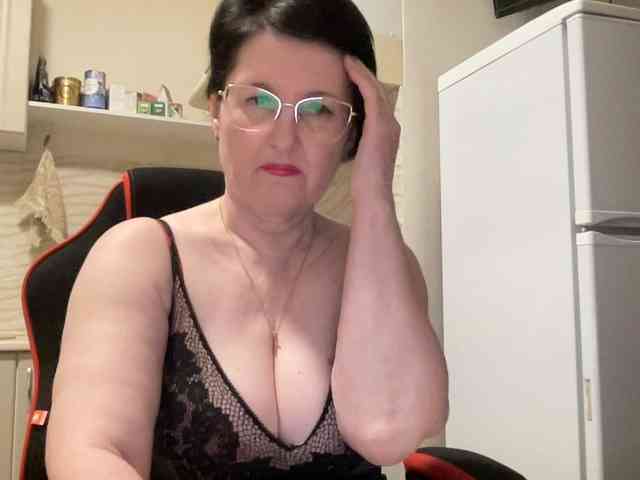 HotMilfPussy webcam