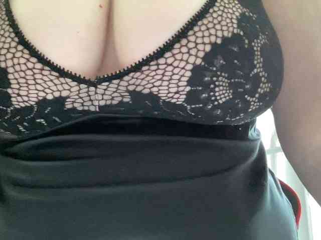 HotMilfPussy webcam