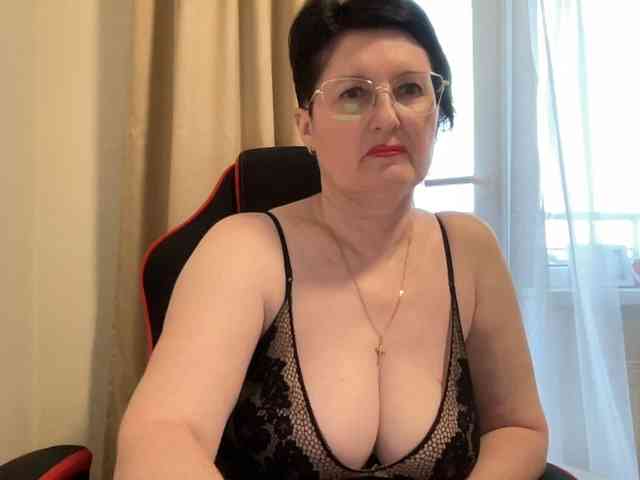 HotMilfPussy webcam