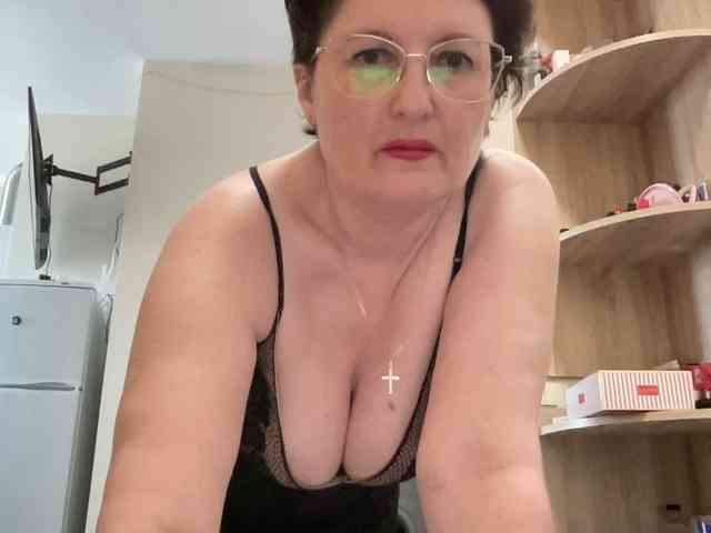 HotMilfPussy webcam