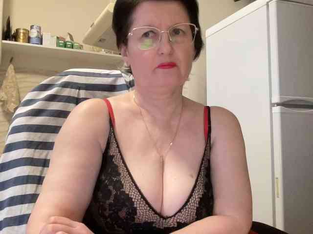 HotMilfPussy webcam