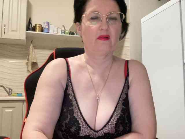 HotMilfPussy webcam