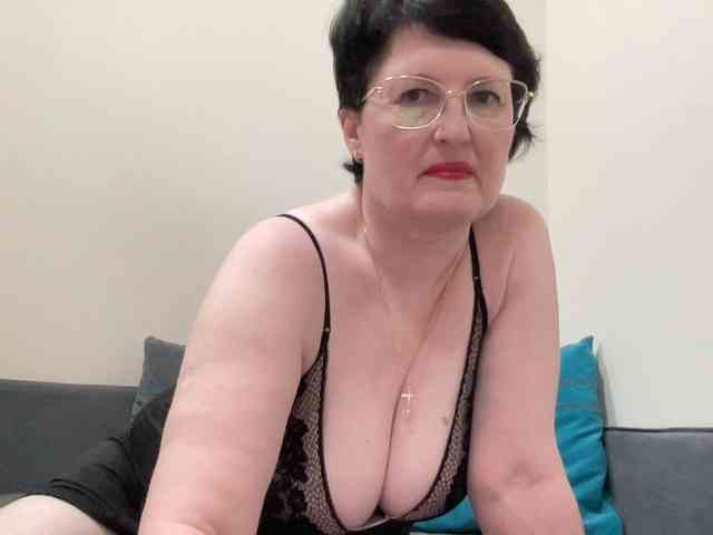 HotMilfPussy webcam