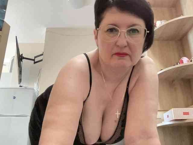 HotMilfPussy webcam