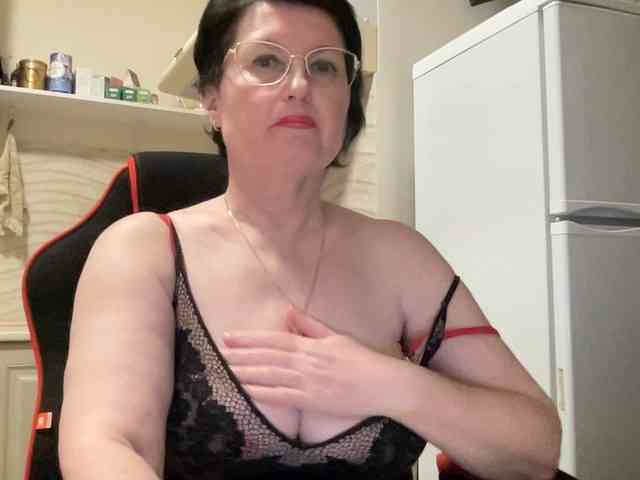 HotMilfPussy webcam